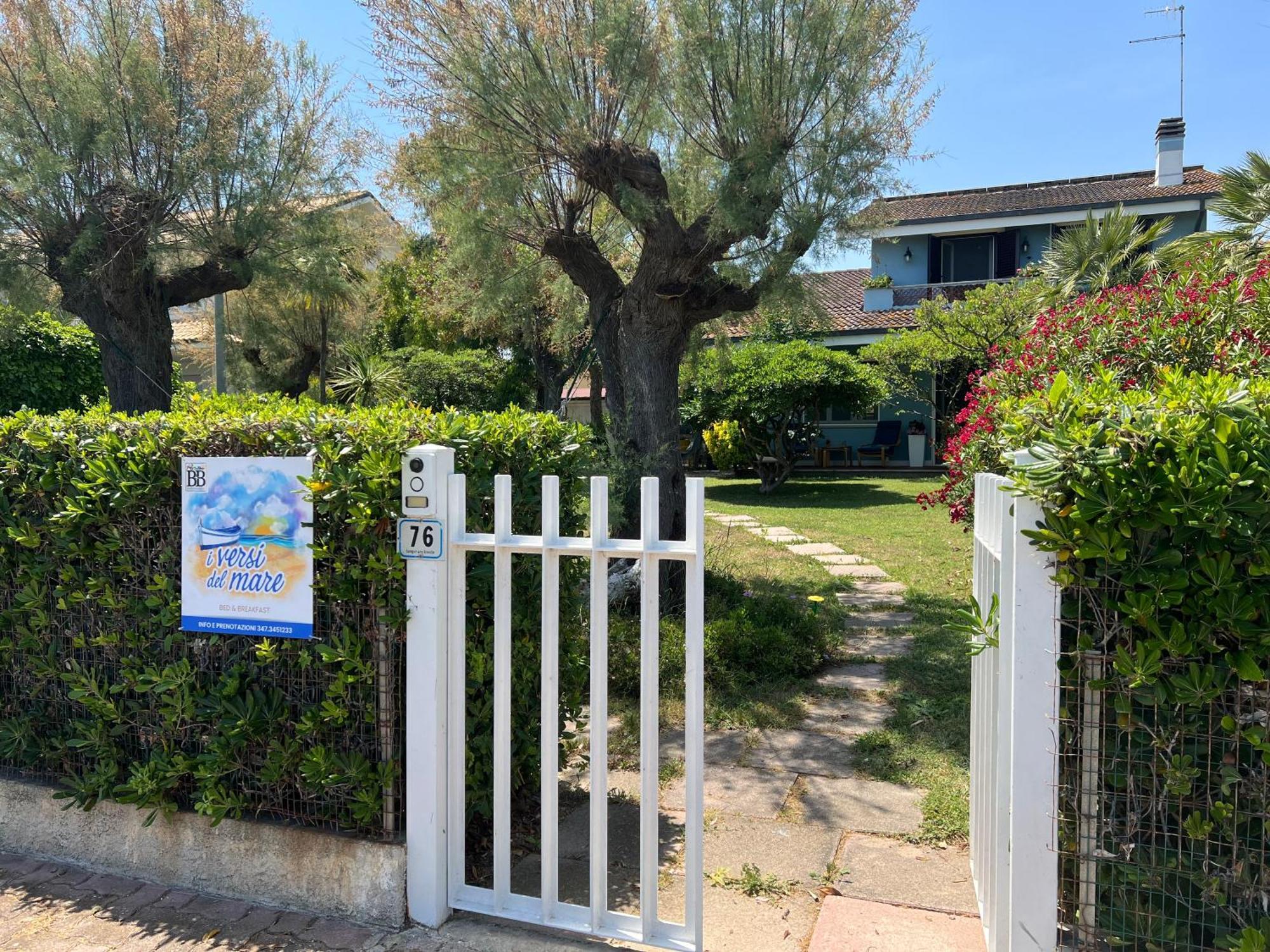B&B I Versi Del Mare Roseto Degli Abruzzi Exterior photo