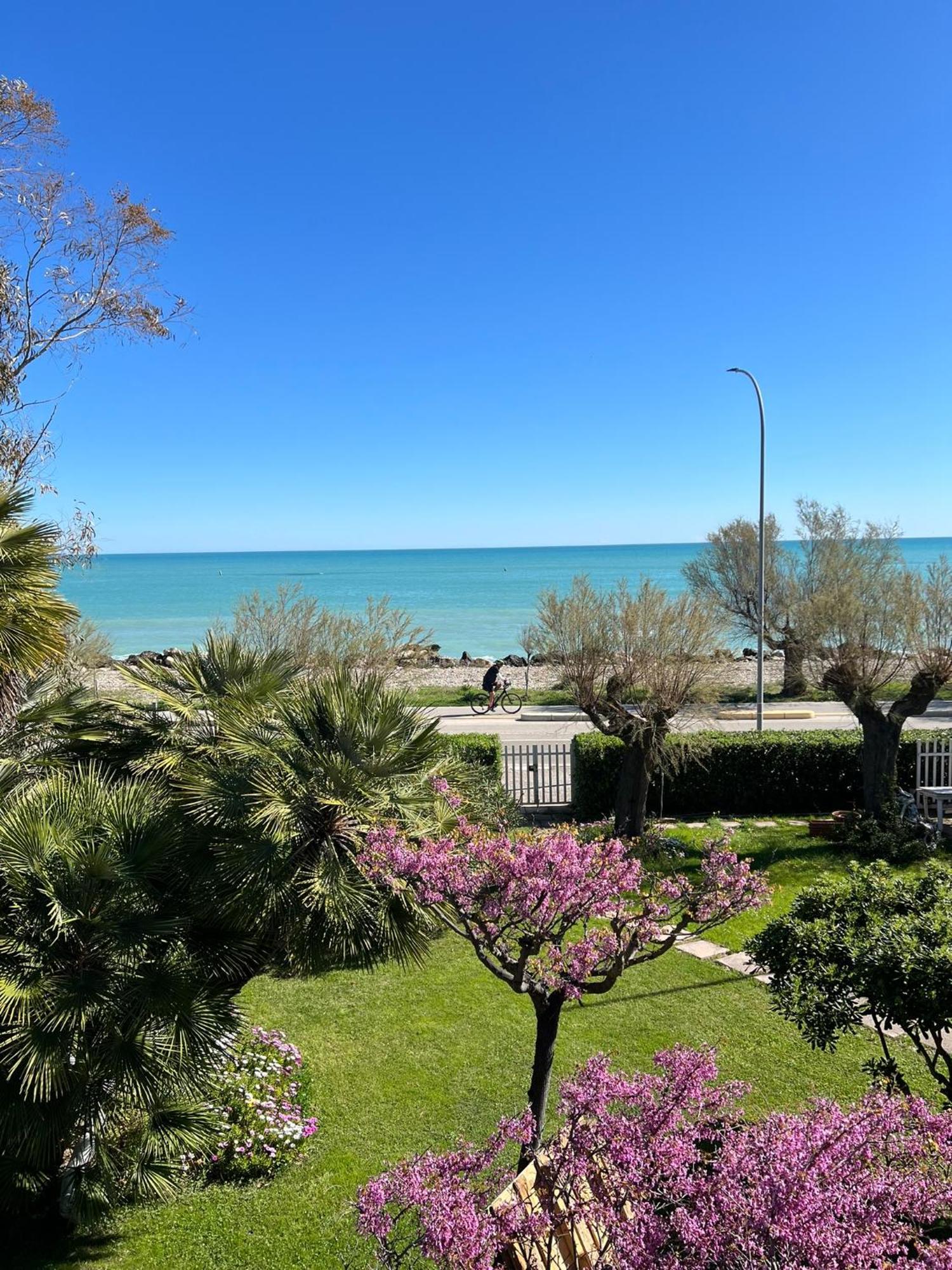 B&B I Versi Del Mare Roseto Degli Abruzzi Exterior photo